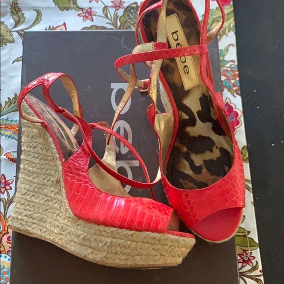 Avery Wedge - Picture 2 of 4